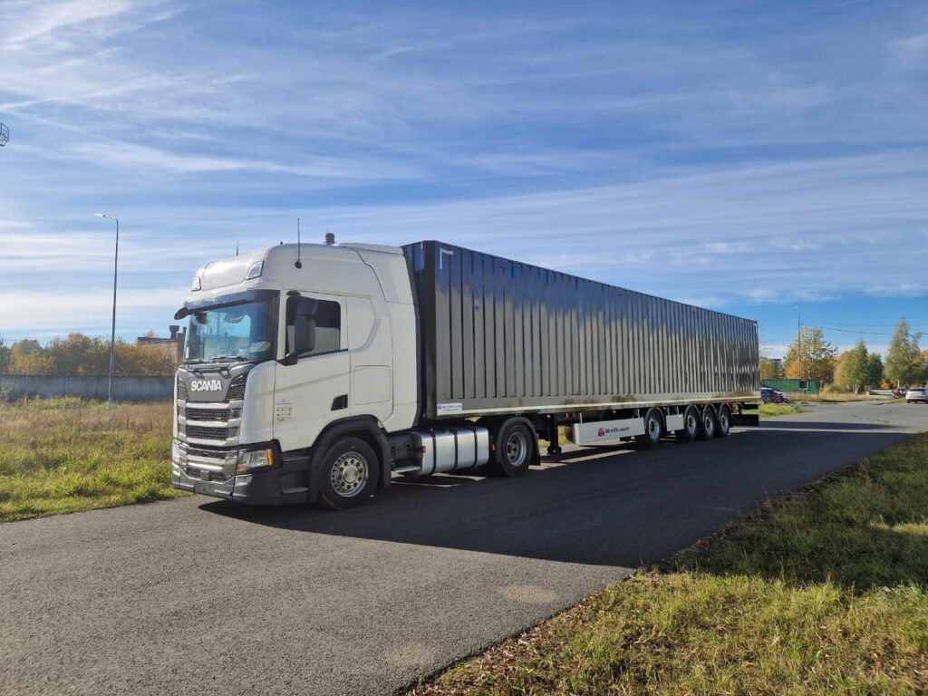 Для объемных, не тяжелых грузов новый цельнометаллический полуприцеп длиной 17,2 м – Парагро
