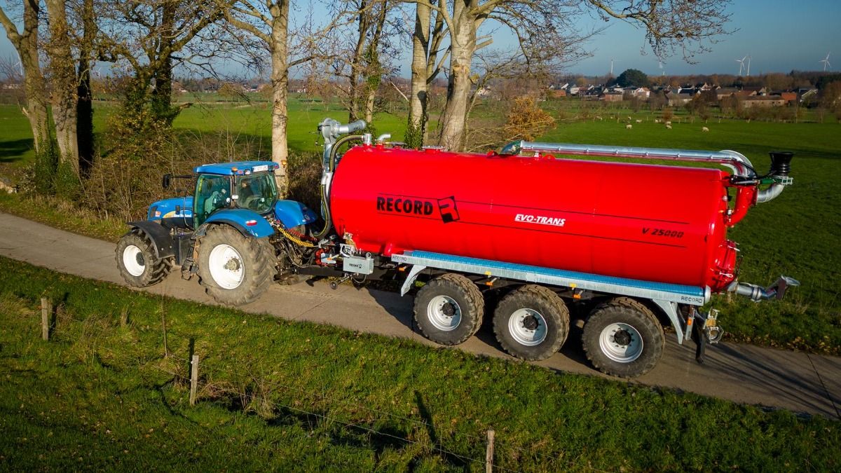 Новая бельгийская цистерна для удобрений с емкостью бака 25 тыс. литров – Парагро