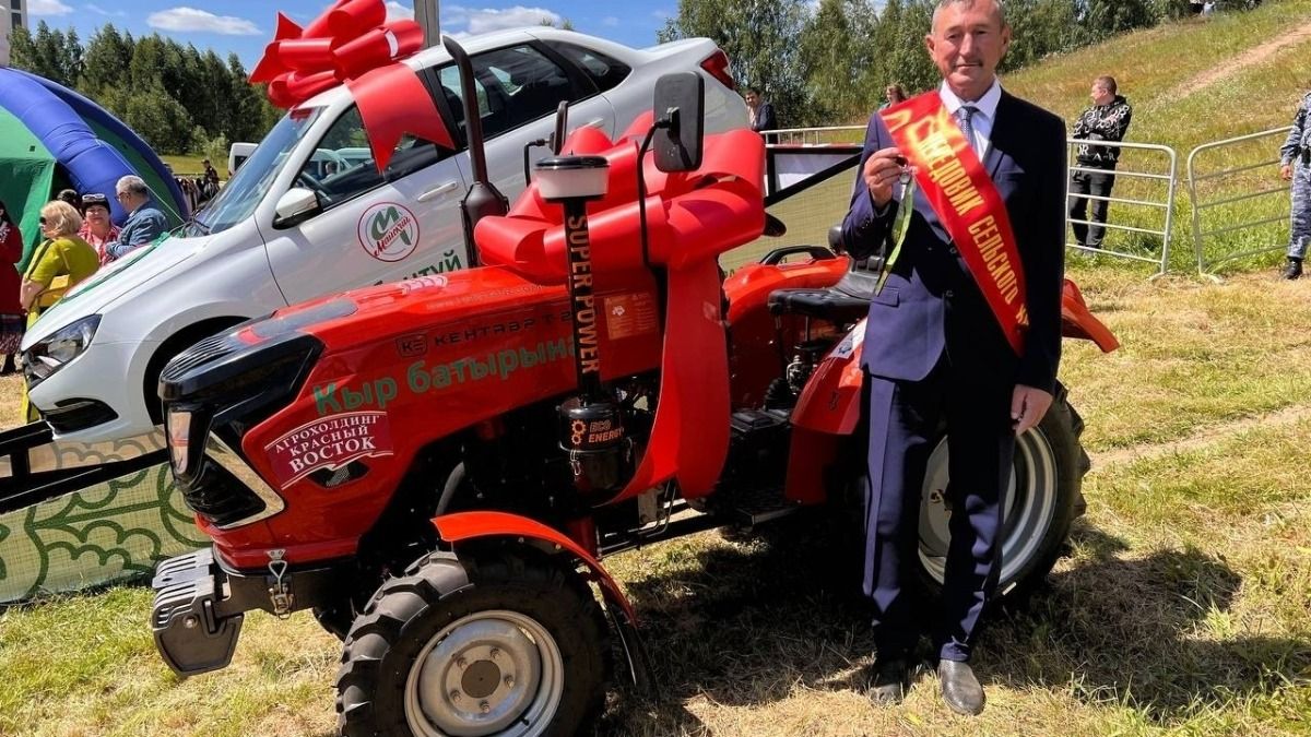 Трактор в подарок – за преданность профессии в сельском хозяйстве – Парагро